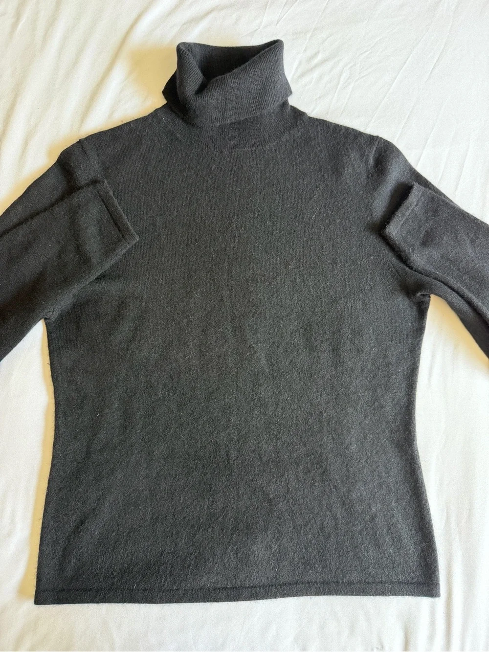 Saks Fifth Avenue 100% Cashmere Classic Black Monochrome Turtleneck Sweater